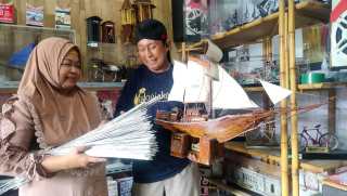 Inspiratif, Miniatur Berbahan Kertas Bekas Karya Pensiunan BUMN Tembus Pasar Eropa