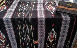 Sarung Tenun Tradisional dari Kampung Wedani Gresik