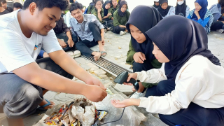 Wings, Mayora dan Unilever Produsen Pencemar Sungai Plosokandang