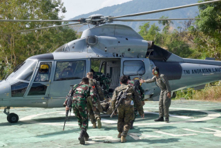 Sigap dan Cepat, Prajurit Marinir Dengan USMC Laksanakan Latihan Evakuasi Medis Udara