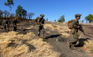 Bergerak Cepat dan Tepat, Prajurit Marinir Indonesia dan USMC Laksanakan Pemindahan ke Belakang