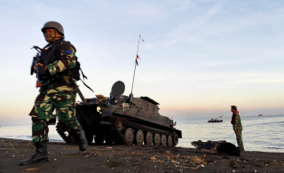 Ranpur Amfibi Manuver Tempur di Laut dan Taklukkan Musuh di Daratan