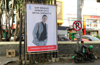 Jelang Pilkada Spanduk Bergambar Chandra Putra Negara Berterbaran di Surabaya, Siap Jadi Nomor Satu