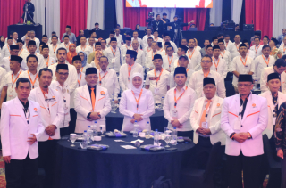 Khofifah-Emil Bersama 28 Pasangan Bakal Calon Kepala Daerah Se Jatim Menerima Rekom PKS