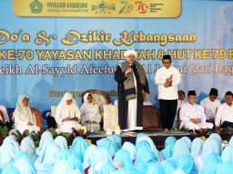 Syeikh Sayyid Afeefuddin Al Jailani menyampaikan nasehat kepada siswa-siswi Sekolah Khadijah Wonokromo Surabaya