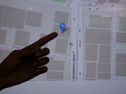 Dilengkapi dengan fitur GPS tracking berbasis website, alat tersebut memungkinkan keluarga melacak lokasi pengguna secara real-time.