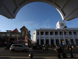 Gedung Internatio di Kota Lama Surabaya ini menjadi salah satu daya tarik utama yang berada di Zona Eropa