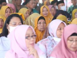 Pekerja Warga Pelayan Masyarakat terdiri dari banyak profesi yang mendedikasikan diri mereka untuk melayani masyarakat di Kota Surabaya