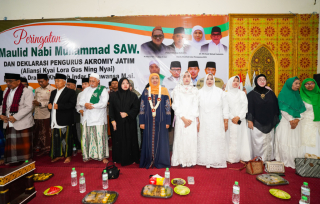 Aliansi Kiai, Lora, Gus, Ning dan Bu Nyai Jawa Timur Dukung Khofifah