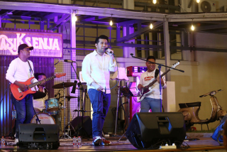 Emil Dardak, Politisi yang Jago dalam Seni Tarik Suara