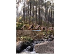 Destinasi wisata Pacet Mojokerto Klurak Eco Park ini merupakan wisata alam yang di dalamnya terdiri dari beberapa bagian.