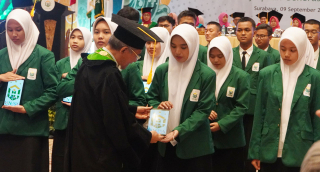 Penerima Beasiswa Unusa, Dukungan Keluarga Menambah Semangat