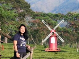 Selain menawarkan pemandangan segar berupa hamparan kebun teh dengan udara sejuk, Agrowisata Wonosari di kaki Gunung kaki Arjuno dengan ketinggian 950-1.250 meter dari permukaan laut ini juga menyediakan berbagai wahana yang menarik.