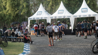 BRI BO Mulyosari Sosialisasikan Aplikasi BRImo di Tunjungan Loop by BRI