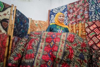 Hari Batik Nasional 2024, Khofifah Ajak Masyarakat Bangga Berbatik