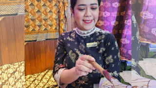 Makan Siang Spesial Hari Batik, Luminor Hotel Jemursari Ajak Para Pengunjung Belajar Membati