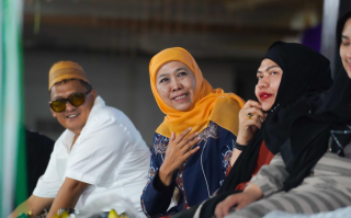 Khofifah Hadiri Peluncuran Lagu Ngireng Haji Her Mile Khofifah