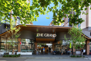 Pusat Perbelanjaan Milik Crown Group Akhirnya Jatuh Ditangan Iwan Sunito