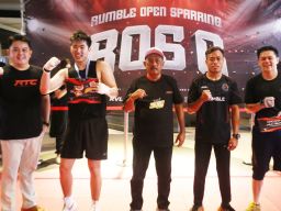 Armuji saat menyaksikan Rumble Open Sparring (ROS) 6 di Surabaya, Sabtu (16/11) sore.