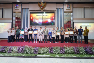 SMKN 10 Surabaya Raih Juara Lomba Kinerja Bursa Kerja Khusus SMK 2024