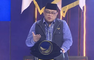 Belajar Teologi Kekuasaan dari Kejatuhan Assad dan Yoon