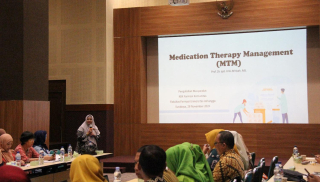 Unair Gelar Pelatihan MTM: Pengabdian Masyarakat untuk Optimalkan Pengelolaan Terapi Obat
