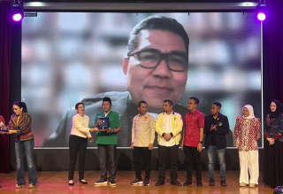 Ketua Umum GP Ansor Addin Jauharudin Raih Penghargaan atas Deklarasi Jakarta-Vatikan yang Visioner