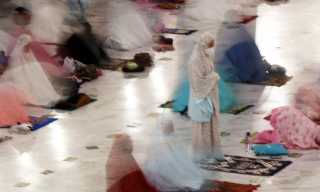 Sholat Jumat Bagi Wanita, Kajian dari Perspektif Fiqih dan Sosial