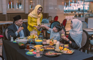 Cari Tempat Bukber yang Otentik, Cek Menu Ramadan Hotel Ciputra World Surabaya