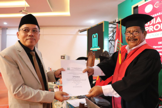 Anak Guru Ngaji di Plosok Blitar Selatan Ini Raih Gelar Doktor di UIN Tulungagung