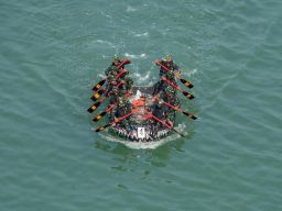 Menempuh jarak 20 kilometer di Selat Madura, dari Patung Monumen Jalaseveva Jaya Mahe menuju Jembatan Suramadu (10 km) dan kembali ke titik start