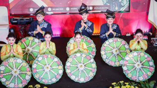 Penari Disabilitas Ramaikan Pameran Foto dan Karikatur Pilkada Serentak 2024 di Jawa Timur