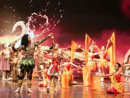 Meskipun tanpa dialog, jalan cerita "Moana" mudah dipahami berkat pemilihan lagu yang tepat dan akting para penari muda yang memukau.