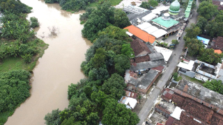 Bangunan Liar Ancam Ekosistem Kali Surabaya, AKAMSI Desak Tindakan Tegas