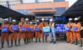 PTP Nonpetikemas Gelar Program Berbagi Ramadhan 2025 untuk Masyarakat Sekitar Pelabuhan