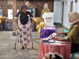 Sumardiyah adalah salah satu dari 16 pemilih disabilitas yang terdaftar di 4 TPS PSU Magetan, dengan rincian 8 laki-laki dan 8 perempuan.