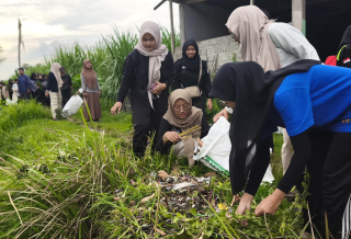 Hari Air Sedunia 2025, Relawan Angkut 270 Kg Sampah dan Tanam 110 Pohon di Tulungagung