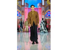 Acara yang digelar pada Sabtu (15/3/2025) ini menjadi ajang bergengsi yang mempertemukan desainer, pelaku industri fashion, dan pecinta mode muslim dalam satu panggung inspiratif.