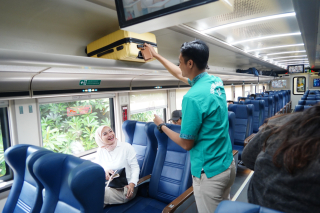 Mudik Tanpa Ribet dengan Porter Digital KAI Wisata Solusi Bawa Barang di Stasiun