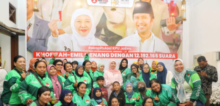 Kunjungan Halal Bihalal Driver Ojol Perempuan Disambut Hangat Gubernur Khofifah di Kediaman