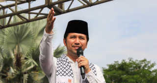 Di Depan Gedung Negara Grahadi, Mas Wagub Emil Serukan Solidaritas Kemanusiaan untuk Palestina