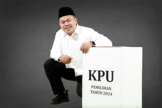 Aang Kunaifi, sebagai Ketua Sekaligus Divisi Keuangan, Umum, dan Rumah Tangga.