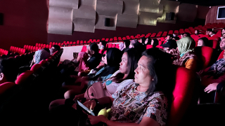 Layar Lebar, Jembatan Budaya: "English Vinglish" Hibur dan Edukasi Warga Surabaya