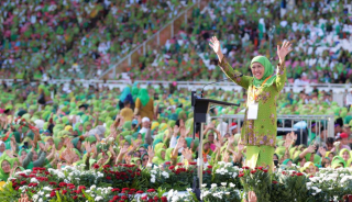 Khofifah Indar Parawansa: Ibu Bangsa, Ibu Umat