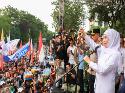 MayDay, Gubernur Khofifah Bersama Ribuan Buruh Se-Jatim Sepakati 17 Komitmen