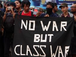 Aksi May Day 2025 di Surabaya ini menjadi salah satu bentuk nyata dari semangat perjuangan buruh dan masyarakat sipil dalam memperjuangkan hak-hak mereka