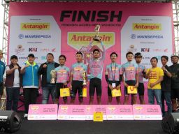 Banyaknya cyclist muda yang ingin menjajal Antangin Bromo KOM 2025 ini tak lain karena keputusan Mainsepeda sebagai penyelenggara yang menambah kategori Men dan Women Age under 29 pada gelaran Mainsepeda Trilogy 2024 lalu.
