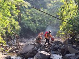 Evakuasi Pendaki Meninggal di Gunung Saeng Berlanjut, Basarnas Kerahkan Satu Tim dari Kantor SAR Surabaya