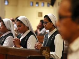 Pada Selasa malam (13/05/2025), Gereja SMTB kembali menggelar Misa Peringatan Peristiwa Iman yang diikuti dengan mimbar bebas dan doa bersama lintas iman.