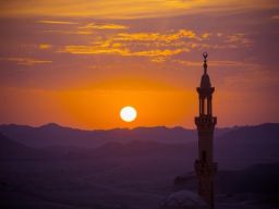 Allah yang Menidurkan dan Membangunkan Kita… Untuk Apa?